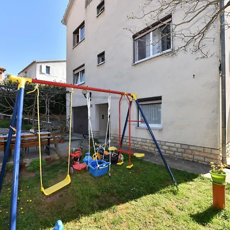 Apartment Traditional In With Garden Zadar