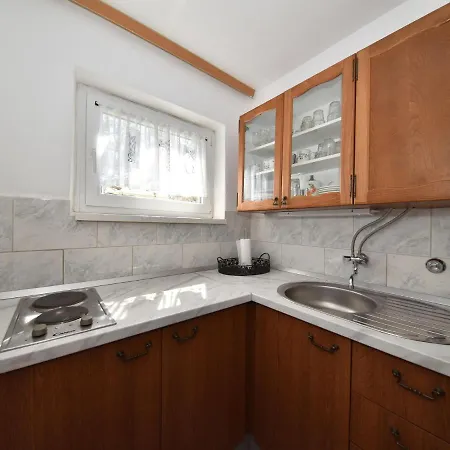 Traditional In With Garden Apartment Zadar