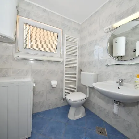 Traditional In With Garden Zadar